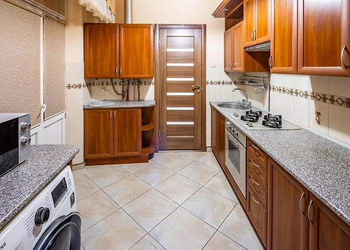 The Main Square! 2 Separated Bedrooms, Balcony Διαμέρισμα Λβιβ