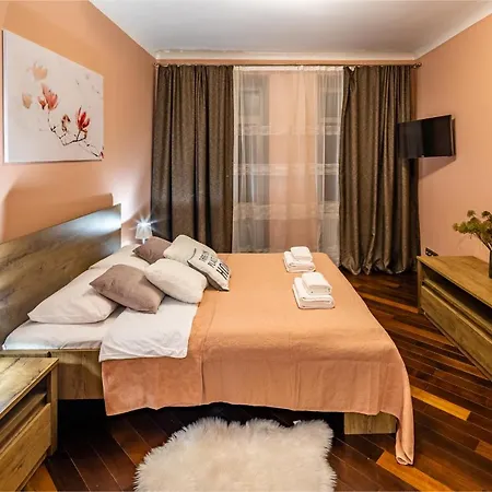 The Main Square! 2 Separated Bedrooms, Balcony Lejlighed Lviv
