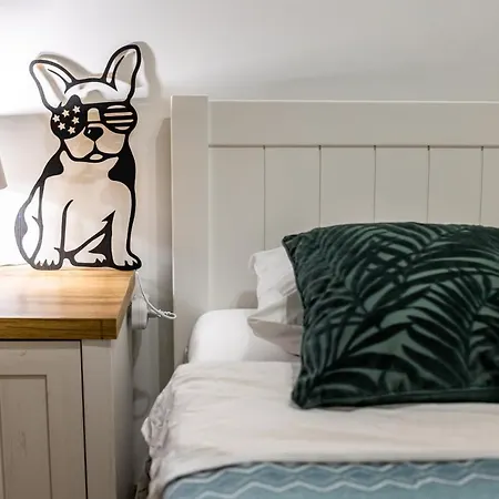 The Main Square! 2 Separated Bedrooms, Balcony * 利沃夫