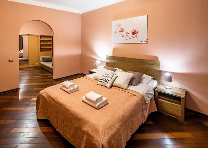 The Main Square! 2 Separated Bedrooms, Balcony