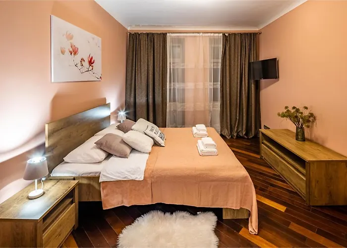 The Main Square! 2 Separated Bedrooms, Balcony Apartment Lemberg