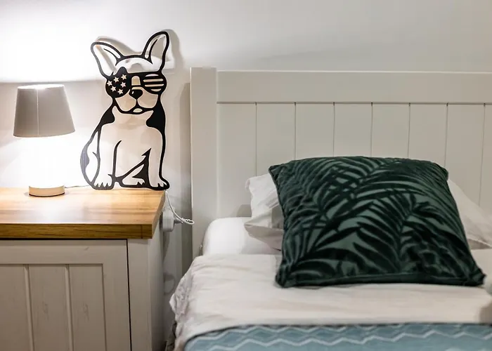 The Main Square! 2 Separated Bedrooms, Balcony * Leópolis